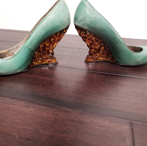 Anthropologie size 6 heels - Picture 9 of 10